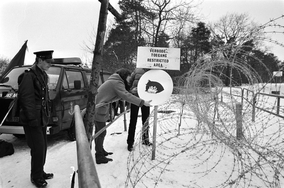 Demonstratie bij NAVO-basis Havelterberg tegen kernwapens en het gedwongen lopen, Bestanddeelnr 931-8814