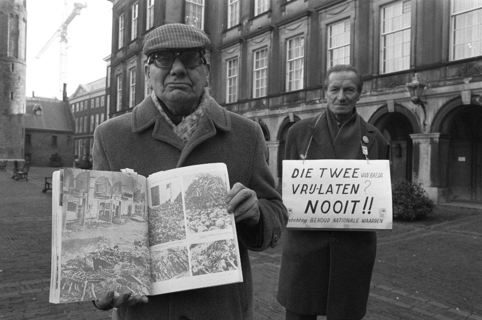Demonstranten op het Binnenhof tegen vrijlating, Bestanddeelnr 934-3949
