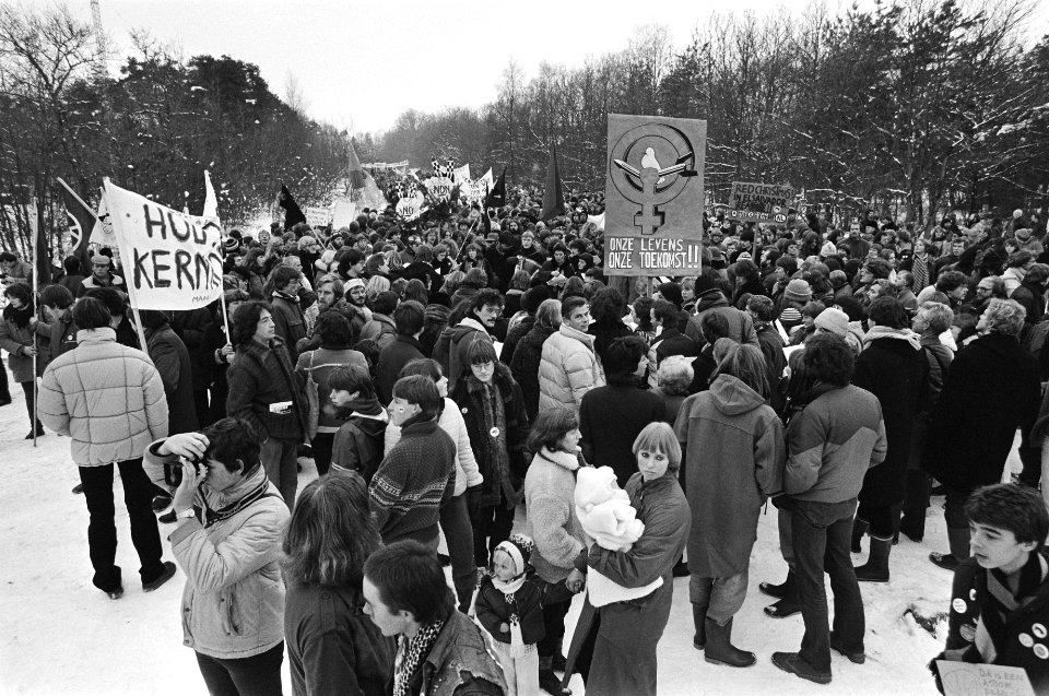 Demonstratie bij NAVO-basis Havelterberg tegen kernwapens en het gedwongen lopen, Bestanddeelnr 931-8818