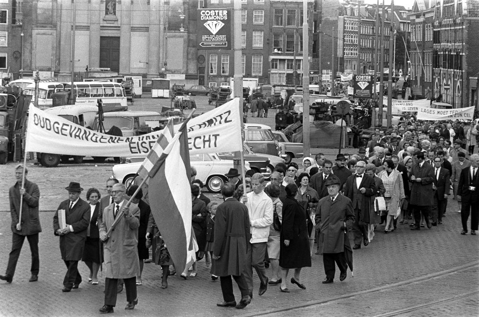 Demonstranten op het Muntplein, Bestanddeelnr 919-6403