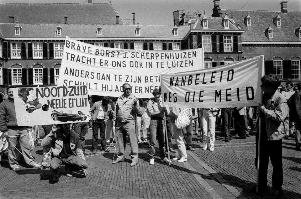 Demonstratie binnenschippers op Binnenhof tegen schippersbeleid minister Smit Kr, Bestanddeelnr 933-3631