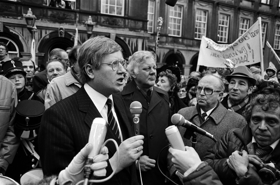 Demonstratie Binnenhof door duizend Limburgers tegen plan Wiegel van herverdelin, Bestanddeelnr 931-3283