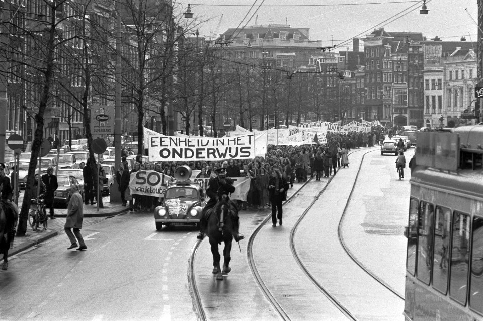 Demonstranten van Universiteiten Amsterdam tegen onderwijsbeleid regering, Amste, Bestanddeelnr 925-1892
