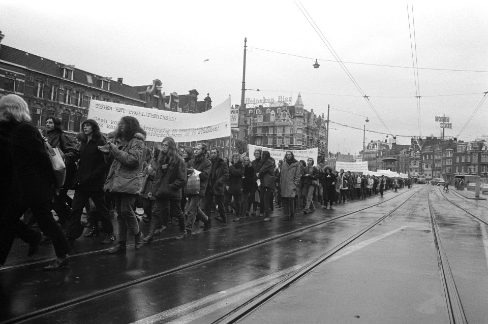 Demonstranten van Universiteiten Amsterdam tegen onderwijsbeleid regering, Amste, Bestanddeelnr 925-1893