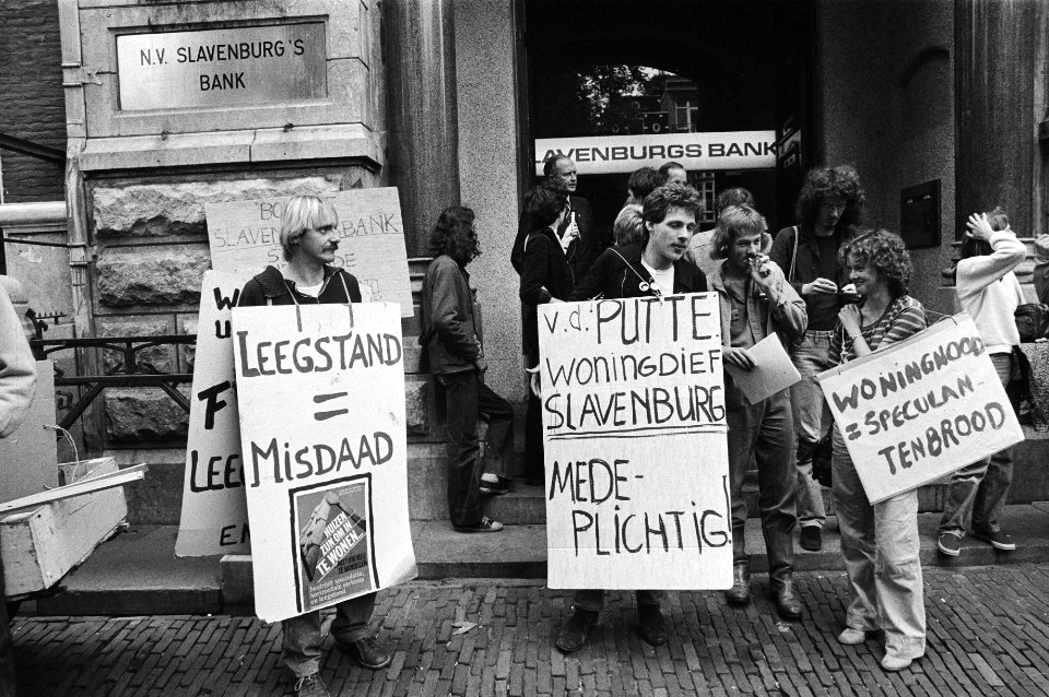 Demonstratie bij Slavenburgse Bank (Amsterdam) in kader van aktie Speculant van, Bestanddeelnr 930-8709