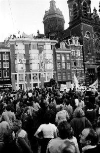 Demonstranten voor het kraakpand, Bestanddeelnr 930-9642