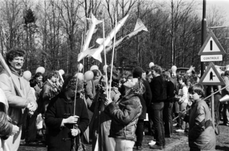 Demonstratie bij luchtmachtbasis Volkel bij Uden tegen kernwapens en F16. Demons, Bestanddeelnr 932-1013