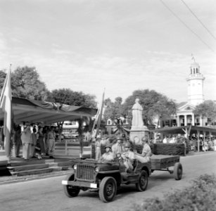 Defilé op het Oranjeplein in Paramaribo, Bestanddeelnr 252-4757