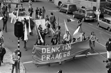Demonstratie Denk om Praag 68, Bestanddeelnr 929-8730