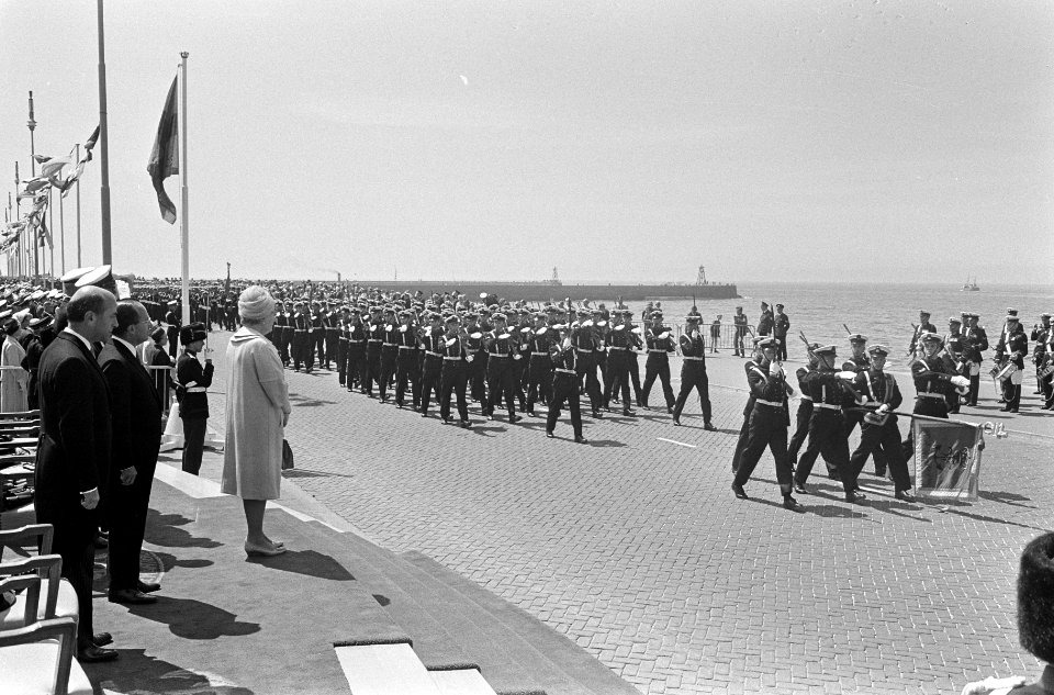Defilé van mariniers, Bestanddeelnr 919-2475
