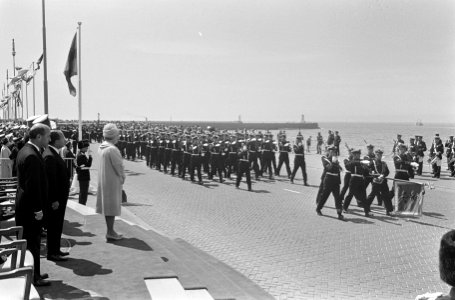Defilé van mariniers, Bestanddeelnr 919-2475