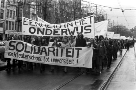 Demonstranten van Universiteiten Amsterdam tegen onderwijsbeleid regering, Amste, Bestanddeelnr 925-1888
