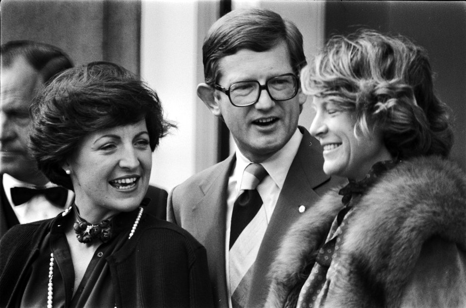 Defile Soestdijk 78 Prinses Margriet (l) en Prinses Irene (koppen), Bestanddeelnr 929-6976