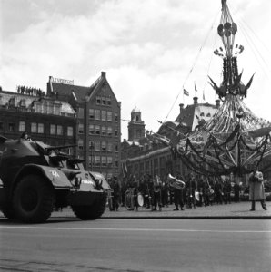 Defilé voor het Paleis op de Dam, Bestanddeelnr 900-4678