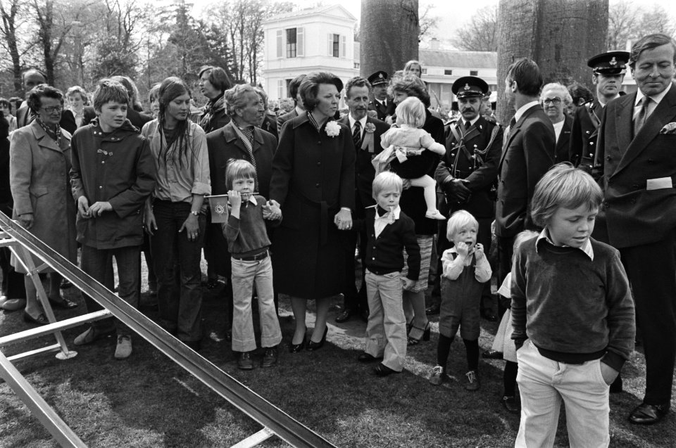 Defile Soestdijk Carel Hugo , Irene met kinderen, Bestanddeelnr 928-5514