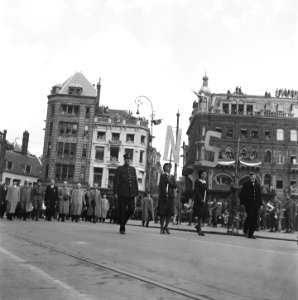 Defilé voor het Paleis op de Dam. Delegatie van de Nederlandse Spoorwegen, Bestanddeelnr 900-4681