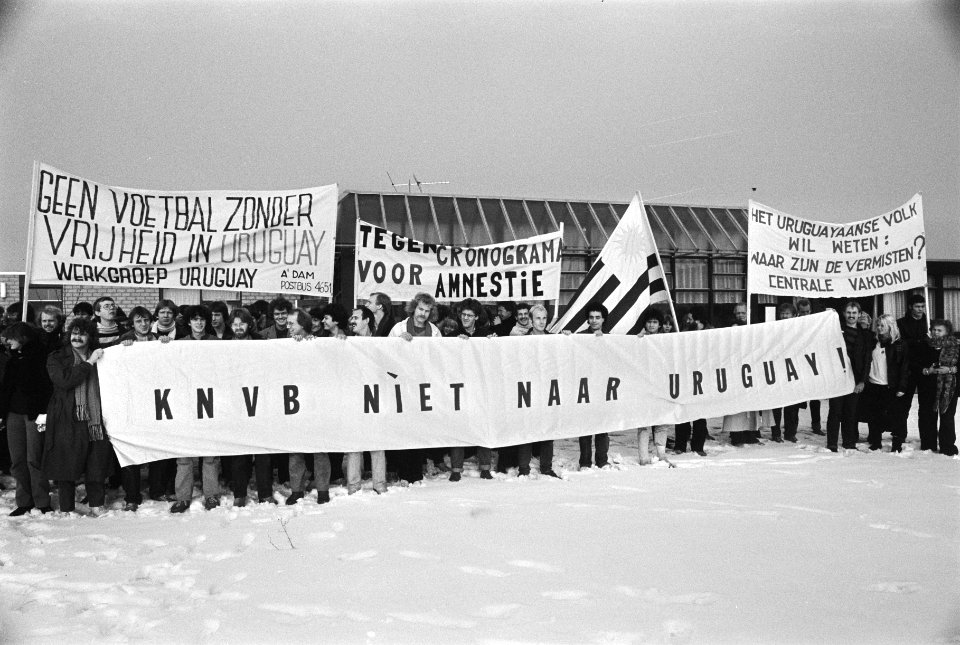 Dem. zaterdagvoetbalclubs in Amsterdam tegen beslissingen KNVB om nationale ploe, Bestanddeelnr 931-1345