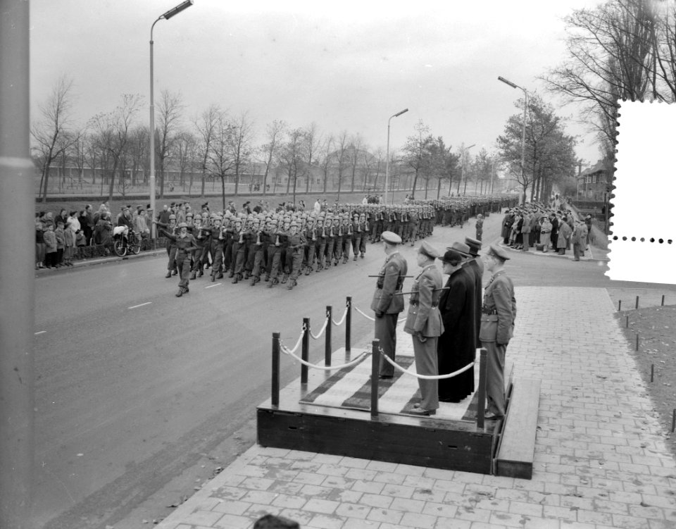 Defile 10 jarig bestaan Artillerieschool Breda, Bestanddeelnr 907-4291