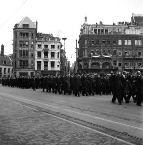 Defilé voor het Paleis op de Dam Spoorwegpersoneel, Bestanddeelnr 900-4679