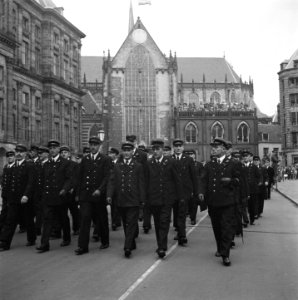 Defilé voor het Paleis op de Dam. Spoorwegpersoneel, Bestanddeelnr 900-4335