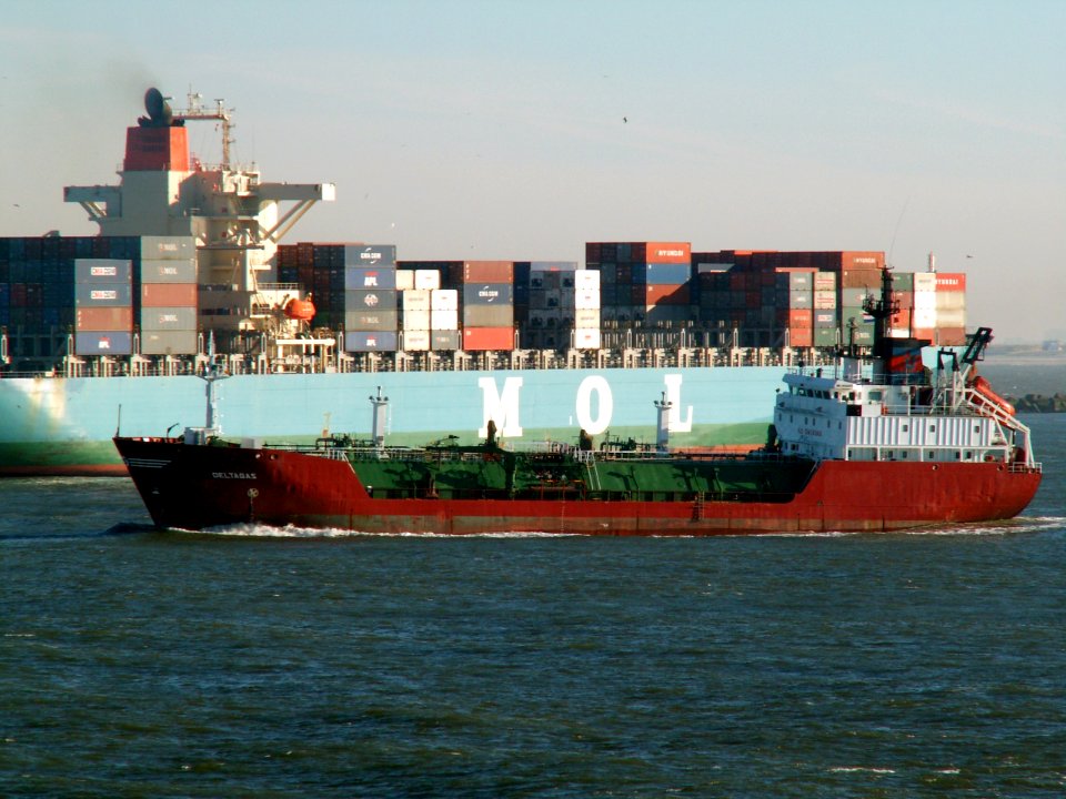 Deltagas turning for a big container ship at Rotterdam, Holland 29-Jan-2006
