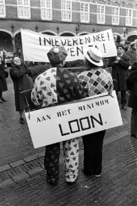 Dem. door 300 ouderen in Den Haag omdat zij vinden dat er een slecht beleid is t, Bestanddeelnr 931-9206