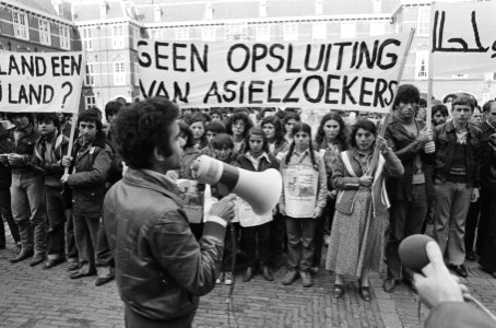 Dem. van 200 christelijke Turken op Binnenhof in Den Haag gericht tegen het feit, Bestanddeelnr 931-1018