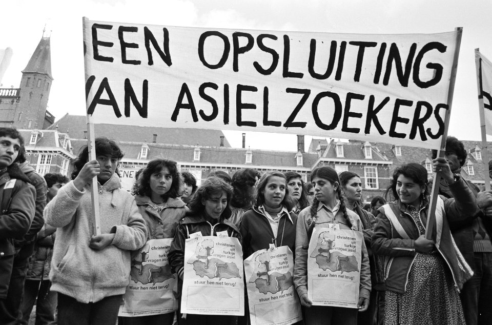 Dem. van 200 christelijke Turken op Binnenhof in Den Haag gericht tegen feit dat, Bestanddeelnr 931-1021