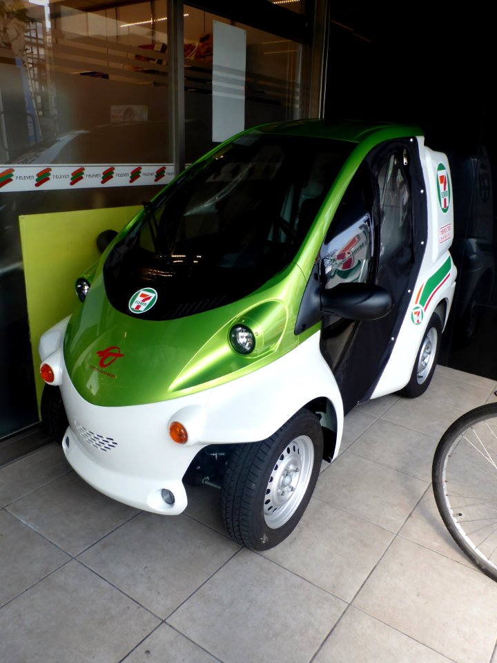 Delivery vehicle of SEVEN ELEVEN