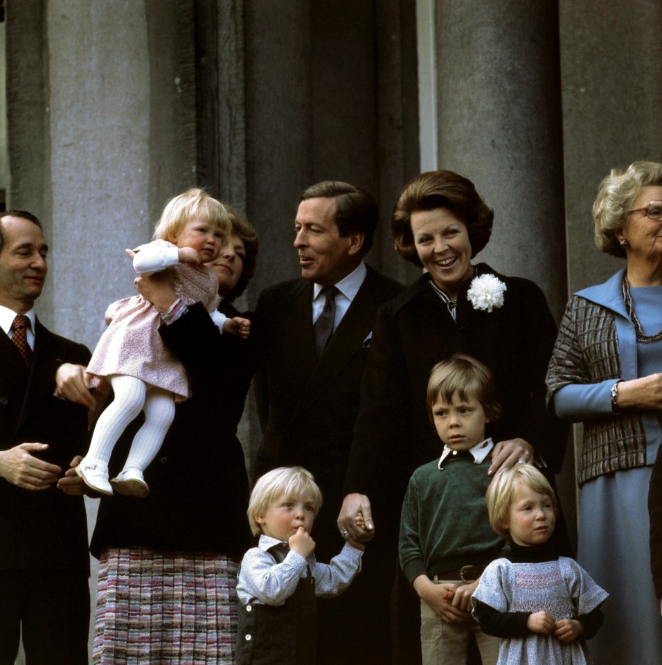 Defile Soestdijk 1976 Prinses Beatrix , Prins Claus , Prinses Irene , Prins Car, Bestanddeelnr 254-9834
