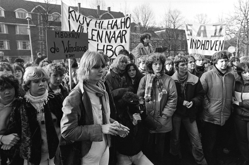 Dem. door studenten voor ministerie van Onderwijs Den Haag voor betere doorstrom, Bestanddeelnr 931-9233