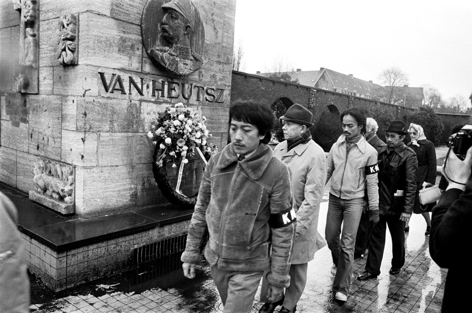 Defilé langs het Van Heutsz monument, Bestanddeelnr 930-5758