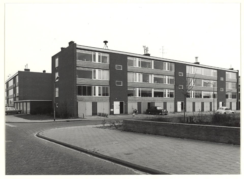 Delftlaan. Hoek Jacques Perklaan, woonflats. NL-HlmNHA 54022102