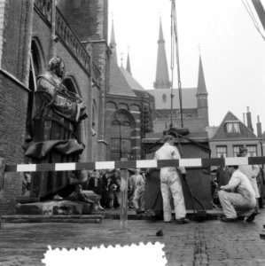 Delft verplaatsing standbeeld Hugo de Groot, Bestanddeelnr 906-6242