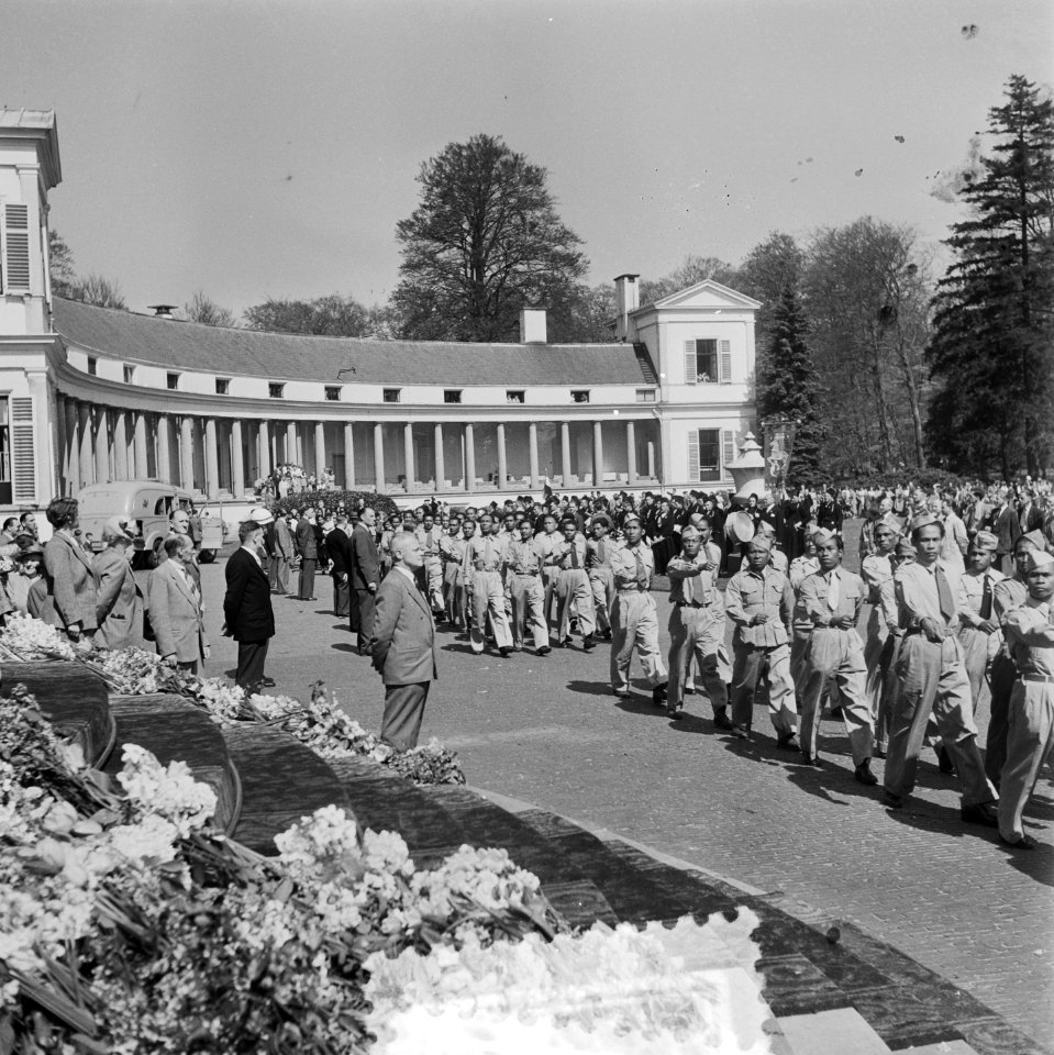 Defilé op Soestdijk Molukse militairen, Bestanddeelnr 905-1012