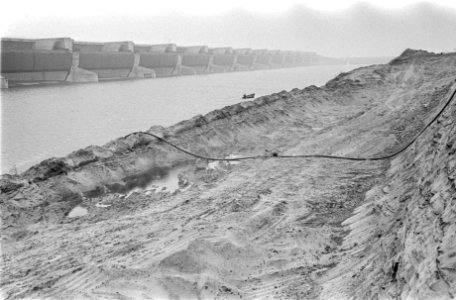 Deltawerken, sluizencomplex in de bouwput Haringvliet, Bestanddeelnr 920-0139