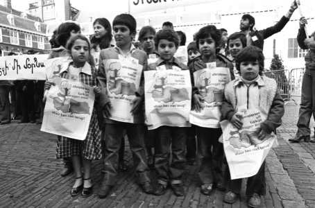 Dem. van 200 christelijke Turken op Binnenhof in Den Haag gericht tegen feit dat, Bestanddeelnr 931-1020