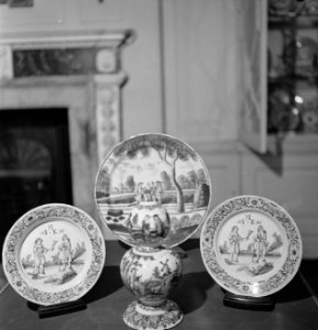 Delft Porcelain, loaned by mr. Vanderkar, exhibited at Netherlands House, Charle, Bestanddeelnr 935-2148