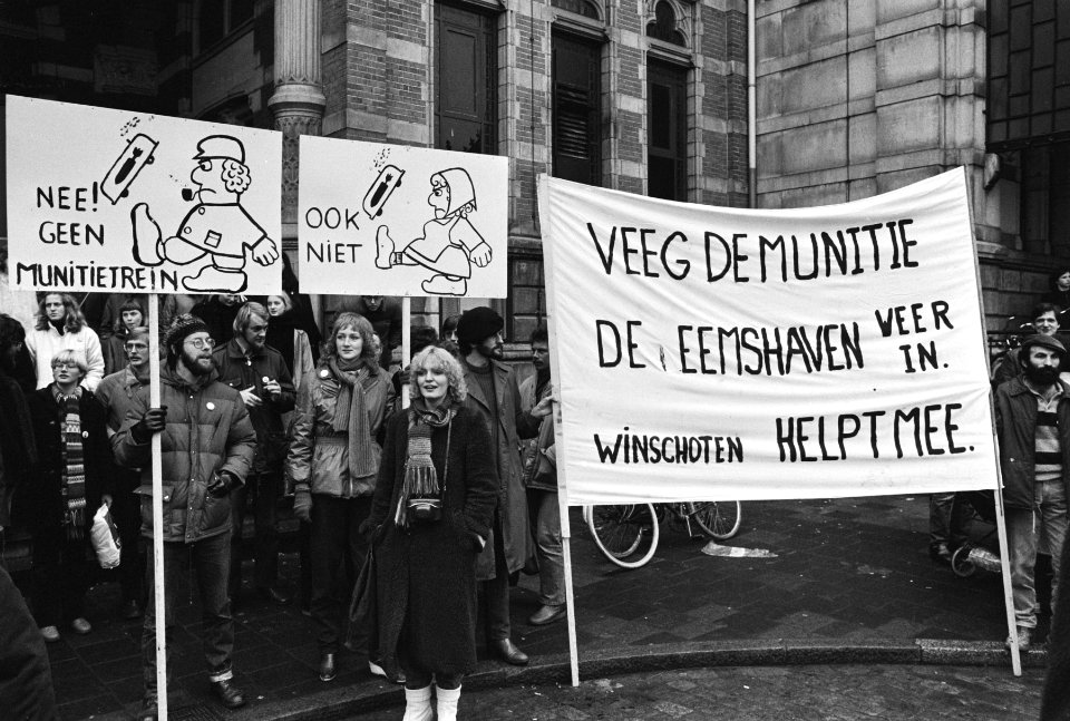 Dem. in Groningen tegen munitietransporten met treinen van de Eemshaven naar Wes, Bestanddeelnr 931-9282