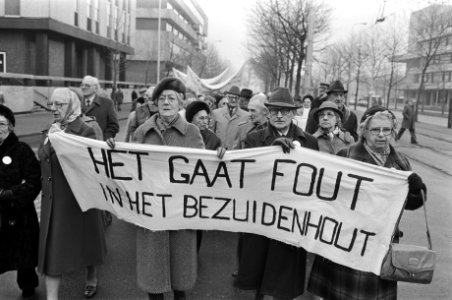 Dem. door 300 ouderen in Den Haag omdat zij vinden dat er een slecht beleid is t, Bestanddeelnr 931-9204