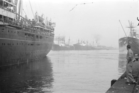 Demobiliserenden naar Nederland De Volendam verlaat de haven, Bestanddeelnr 234-6-2