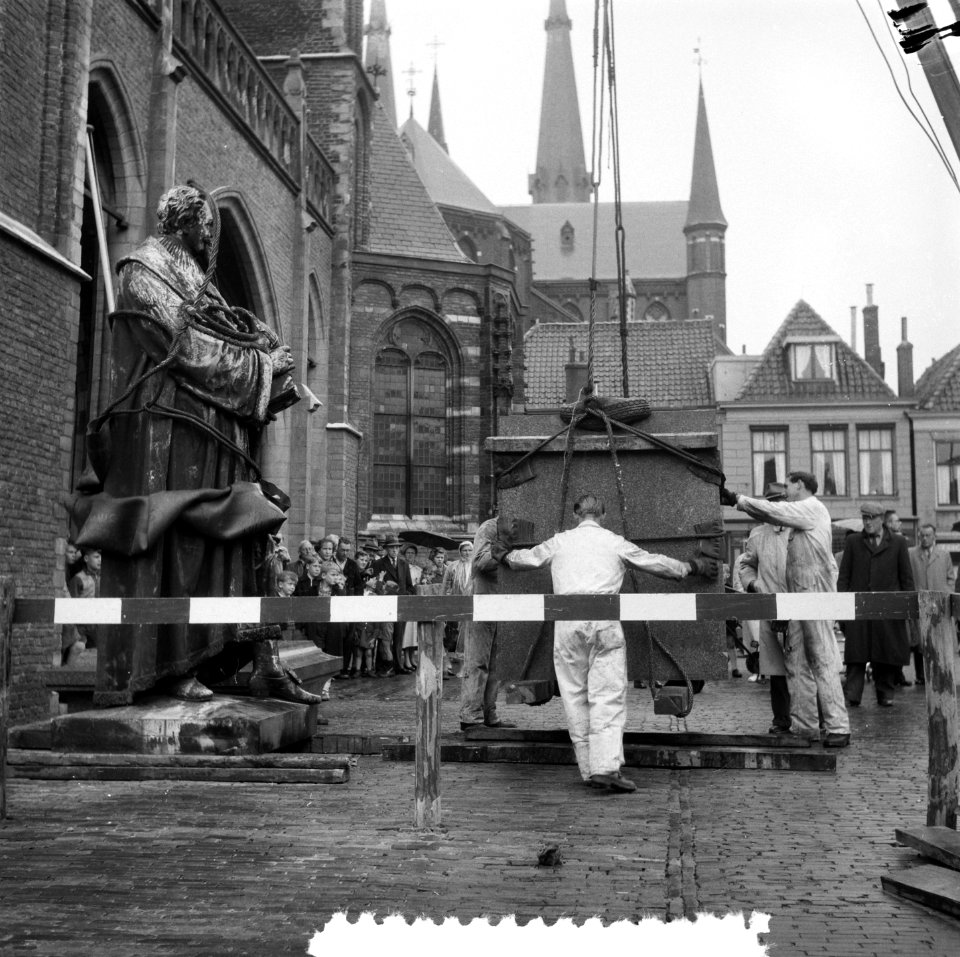 Delft verplaatsing standbeeld Hugo de Groot, Bestanddeelnr 906-6243
