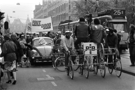 Demonstratie in Amsterdam van leden actiegroep Dienst Parkeer Beheer (tegen fo, Bestanddeelnr 932-9802
