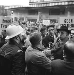 Demonstratie in Brussel. Vechtende demonstranten, Bestanddeelnr 913-0850