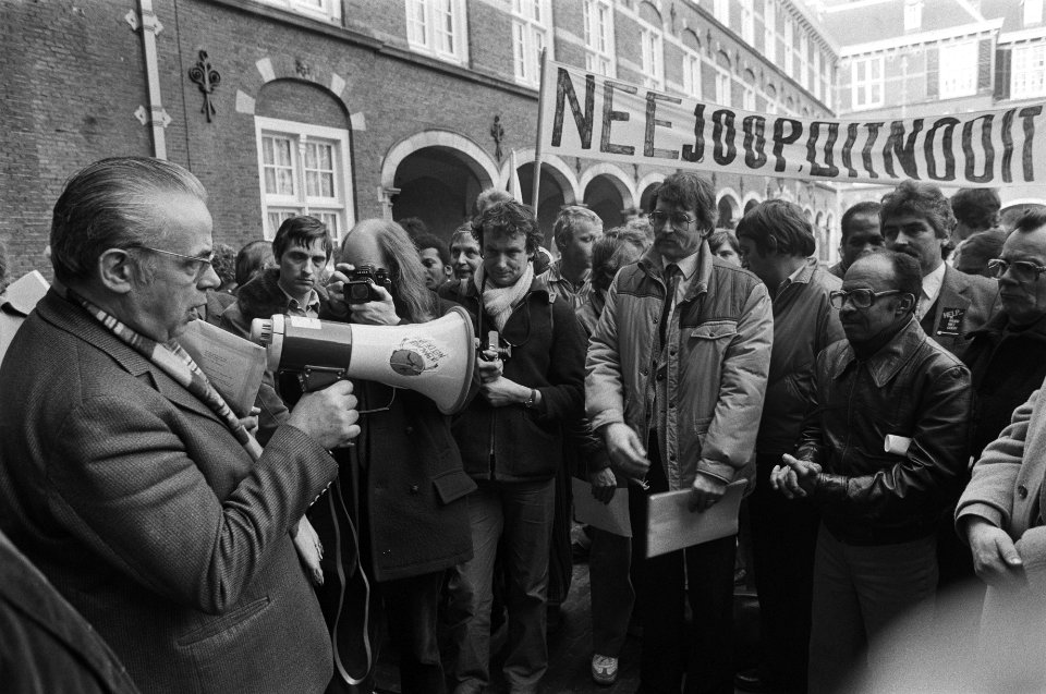 Demonstratie door personeel van vier staalbedrijven (eigendom Lubbers CDA) op Bi, Bestanddeelnr 931-9693