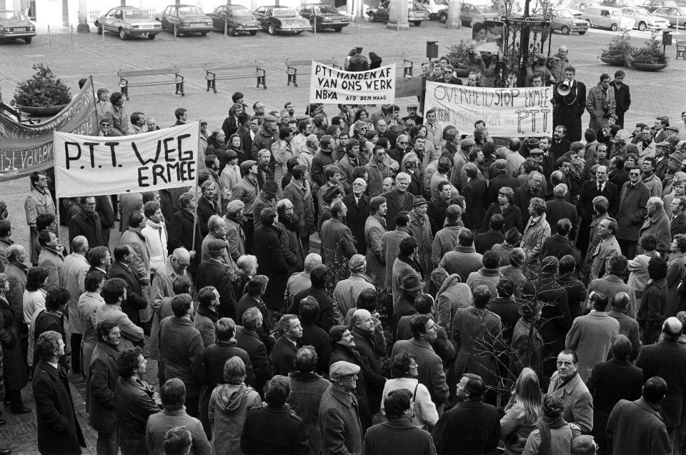 Dem. 500 leden van Unie van Assuratie tussenpersonen op Binnenhof tegen aankondi, Bestanddeelnr 931-9486