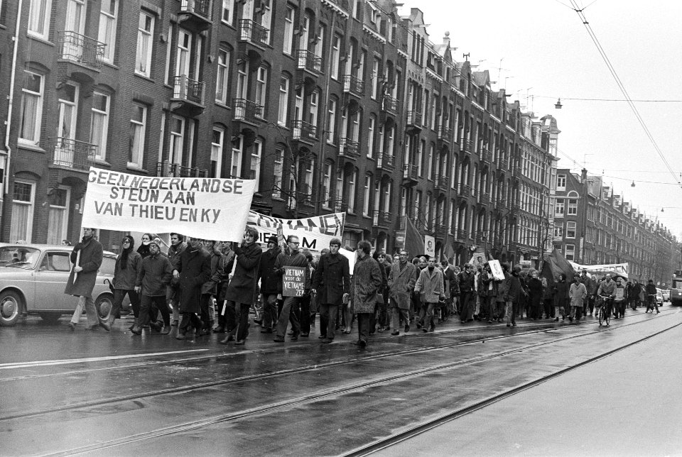 Demonstratie in Amsterdam in verband met Vietnam, Bestanddeelnr 922-2062