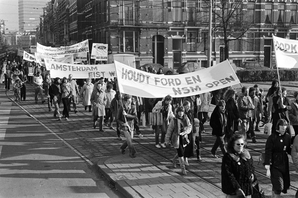 Demonstratie in Amsterdam tegen de bedrijfssluiting van Ford en de Nederlandse S, Bestanddeelnr 931-2942