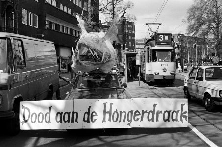 Demonstratie in Amsterdam onder motto Vrede door samen delen van Museumplein n, Bestanddeelnr 932-1204
