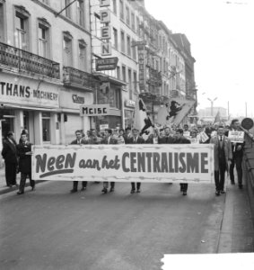 Demonstratie in Brussel. Borden met grieven, Bestanddeelnr 913-0857
